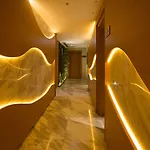 Veyron & Hotel 4*