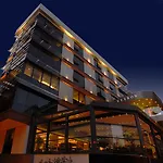 Veyron & Hotel 4*