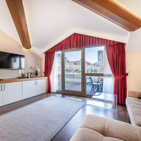 Veyron & מלון 4*