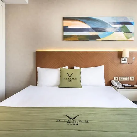 Veyron & מלון 4*